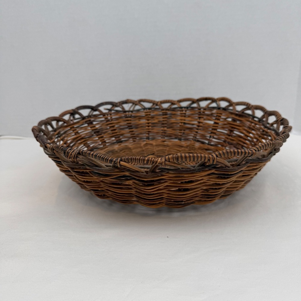 Vintage Round Woven Wicker Basket Bowl Scalloped Edge Brown 13.5 Inch